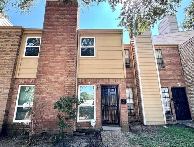 9901 Sharpcrest Street M6, Houston, TX 77036