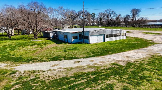 224 Steinback Avenue, Trinity, TX 75862