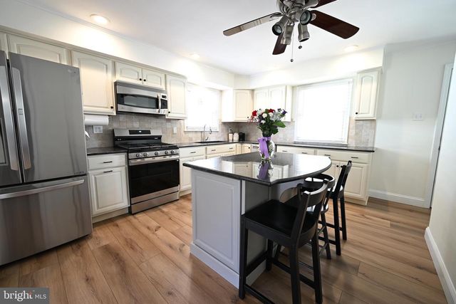 384 E 3RD ST E, Florence, NJ 08518