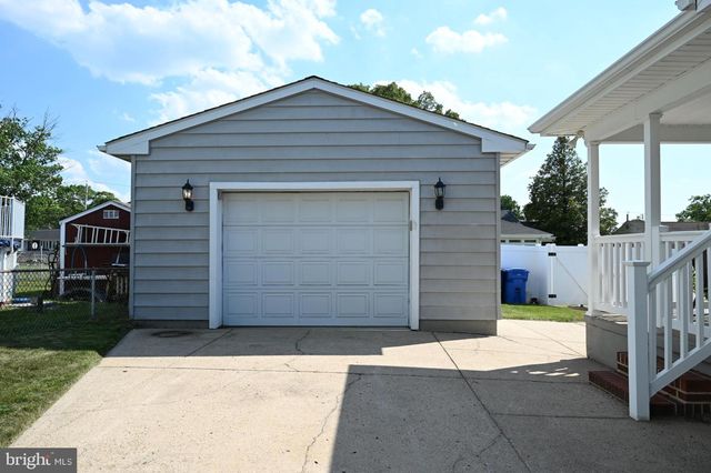 384 E 3RD ST E, Florence, NJ 08518