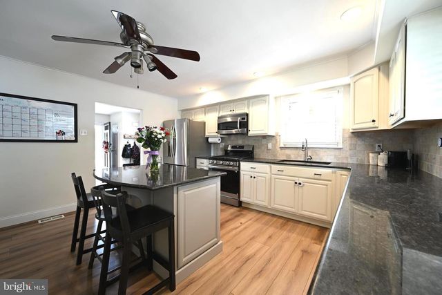 384 E 3RD ST E, Florence, NJ 08518