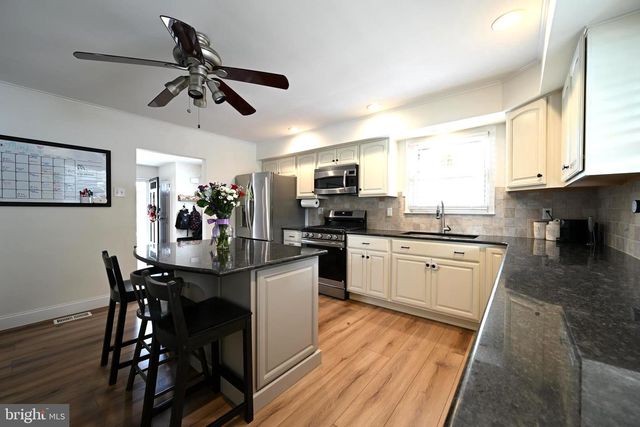 384 E 3RD ST E, Florence, NJ 08518