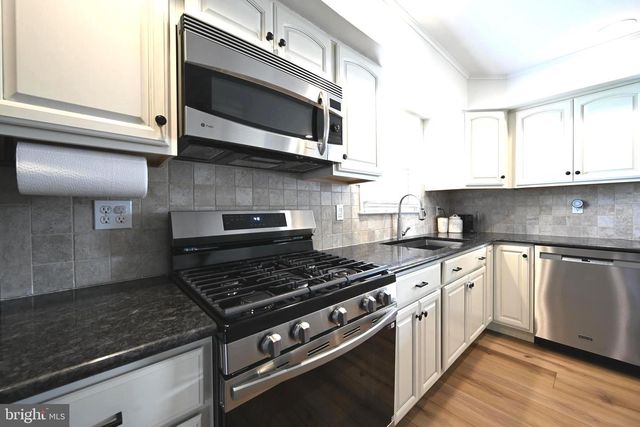 384 E 3RD ST E, Florence, NJ 08518