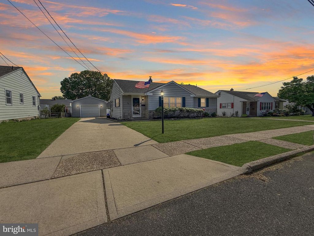 384 E 3RD ST E, Florence, NJ 08518