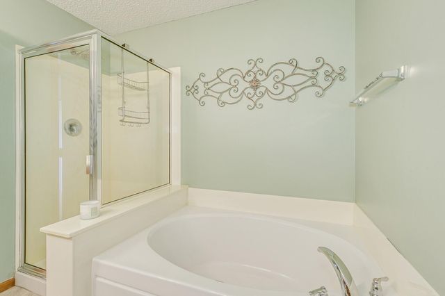 10808 Hawthorn Trail A, Woodbury, MN 55129