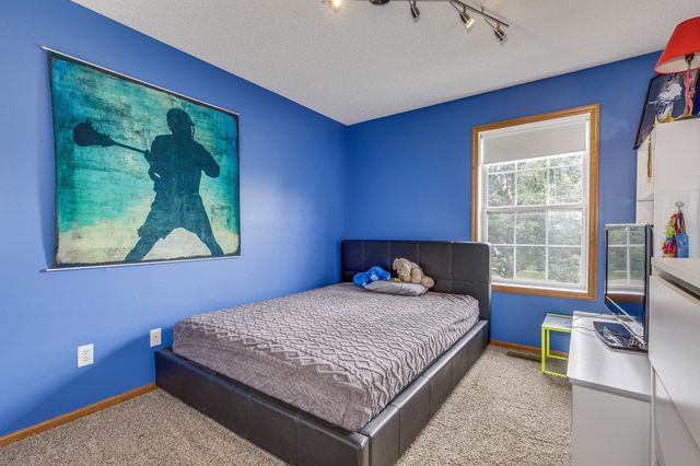 10808 Hawthorn Trail A, Woodbury, MN 55129