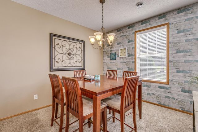 10808 Hawthorn Trail A, Woodbury, MN 55129