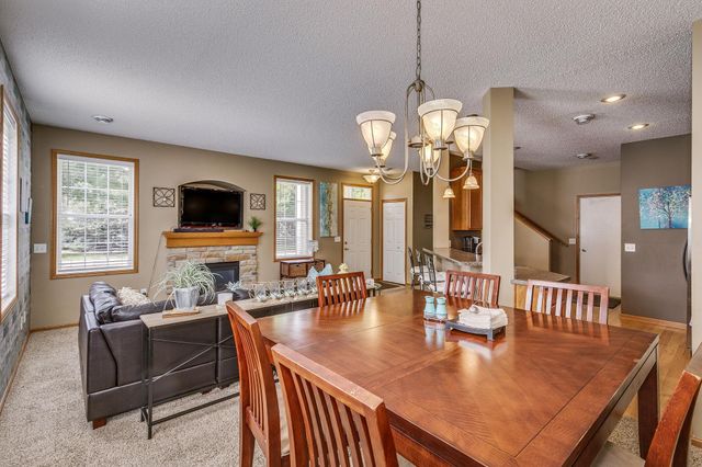 10808 Hawthorn Trail A, Woodbury, MN 55129