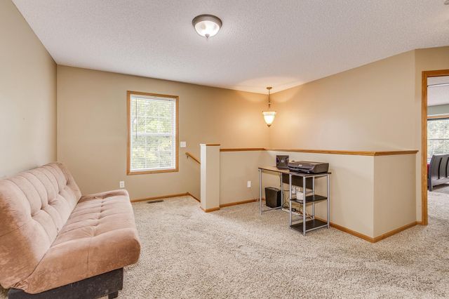 10808 Hawthorn Trail A, Woodbury, MN 55129