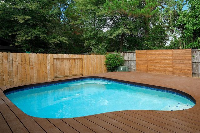 47 N Spinning Wheel Circle, The Woodlands, TX 77382
