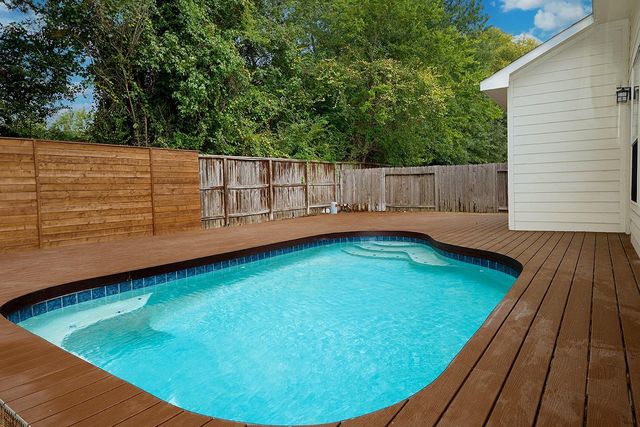 47 N Spinning Wheel Circle, The Woodlands, TX 77382