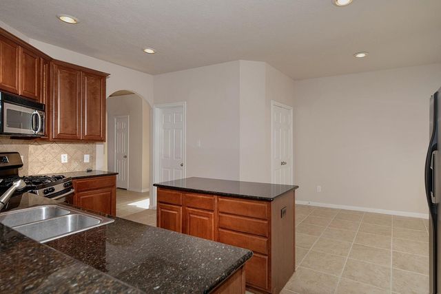 47 N Spinning Wheel Circle, The Woodlands, TX 77382