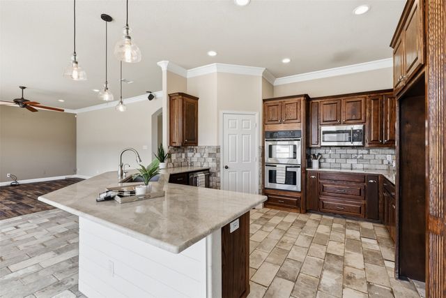 454 Stone Mountain Court, Cresson, TX 76035