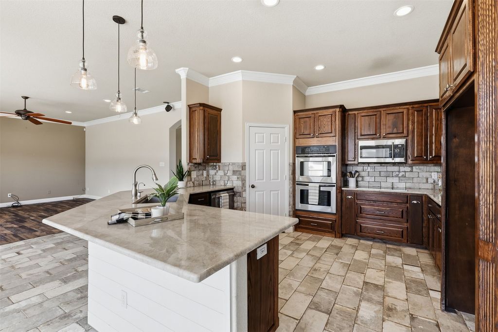 454 Stone Mountain Court, Cresson, TX 76035 — photo 3
