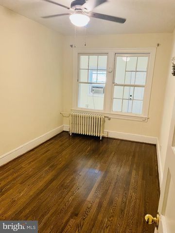 1518 ISHERWOOD ST NE, Washington, DC 20002