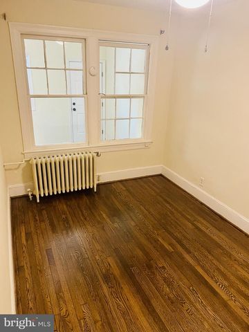 1518 ISHERWOOD ST NE, Washington, DC 20002