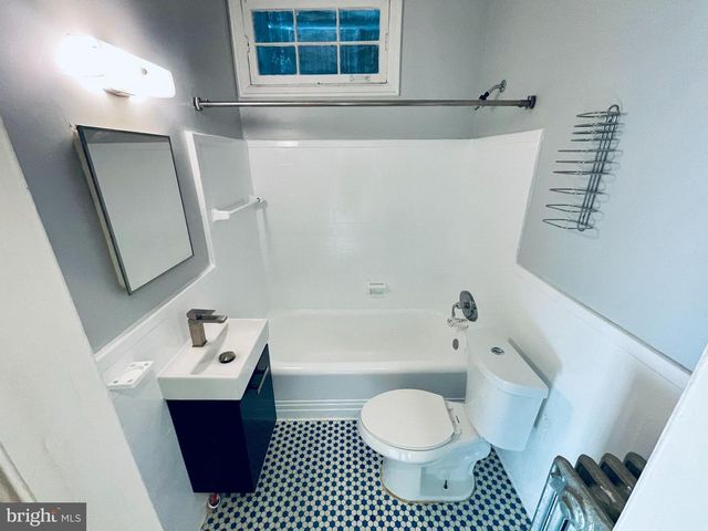 1518 ISHERWOOD ST NE, Washington, DC 20002