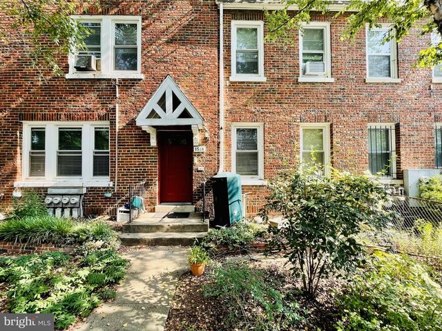 1518 ISHERWOOD ST NE, Washington, DC 20002