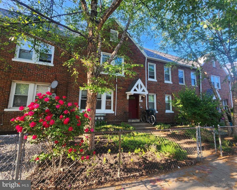 1518 ISHERWOOD ST NE, Washington, DC 20002