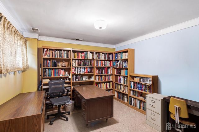 172 Ryders Lane, New Brunswick, NJ 08901