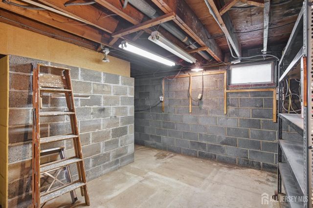 172 Ryders Lane, New Brunswick, NJ 08901