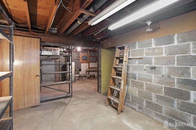 172 Ryders Lane, New Brunswick, NJ 08901