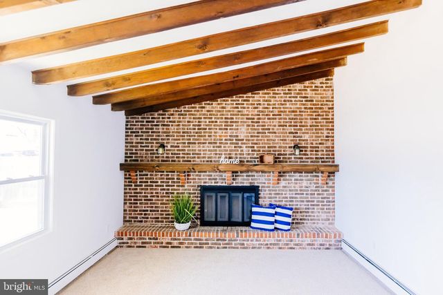 21 VELVET LN, Levittown, PA 19054