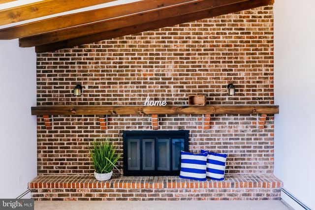 21 VELVET LN, Levittown, PA 19054