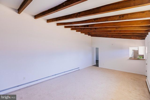 21 VELVET LN, Levittown, PA 19054