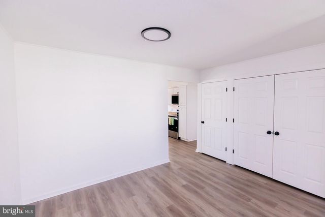 21 VELVET LN, Levittown, PA 19054