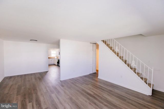 21 VELVET LN, Levittown, PA 19054