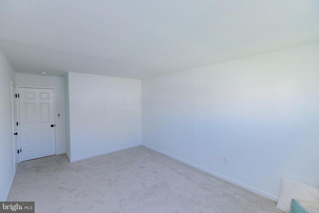 21 VELVET LN, Levittown, PA 19054