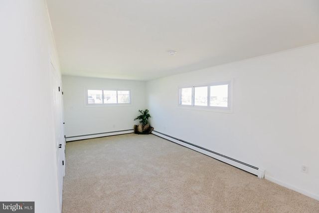 21 VELVET LN, Levittown, PA 19054