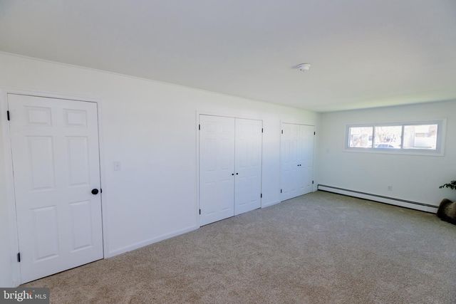 21 VELVET LN, Levittown, PA 19054