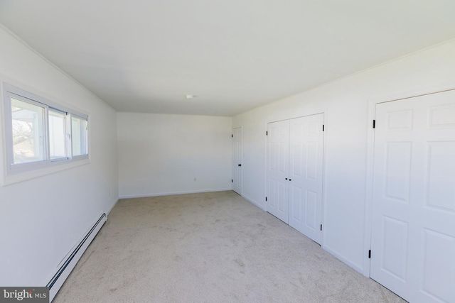 21 VELVET LN, Levittown, PA 19054