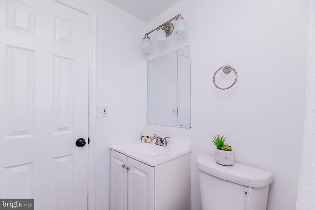 21 VELVET LN, Levittown, PA 19054