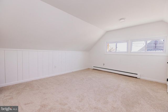 21 VELVET LN, Levittown, PA 19054