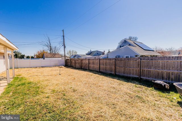 21 VELVET LN, Levittown, PA 19054