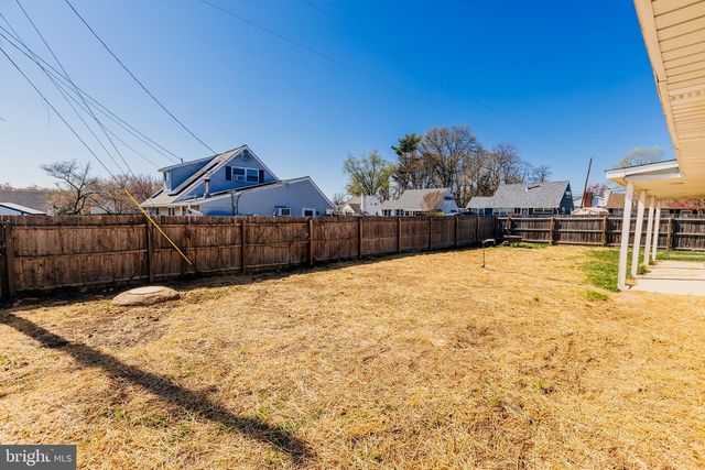 21 VELVET LN, Levittown, PA 19054