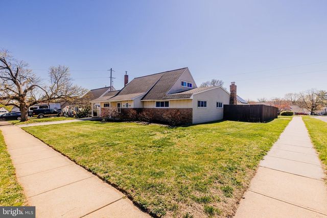 21 VELVET LN, Levittown, PA 19054