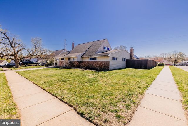 21 VELVET LN, Levittown, PA 19054