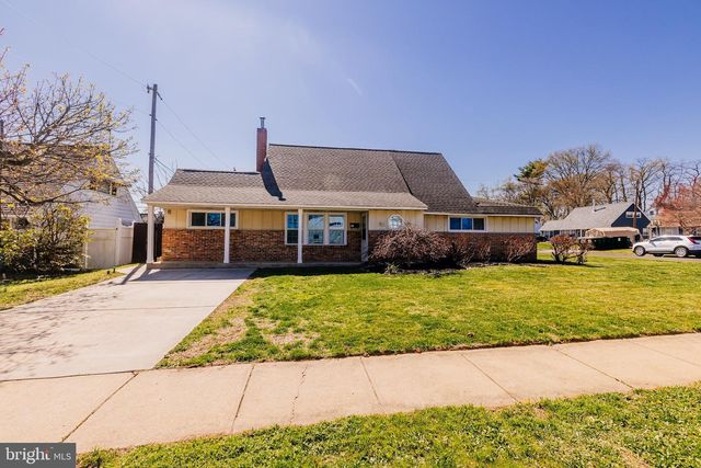 21 VELVET LN, Levittown, PA 19054