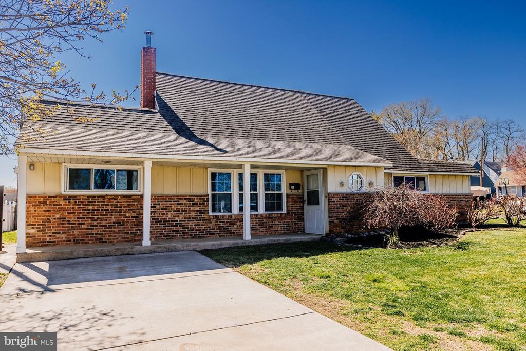 21 VELVET LN, Levittown, PA 19054