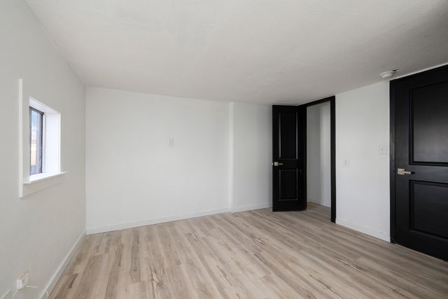 1077 E Blaine Street, Springfield, MO 65803