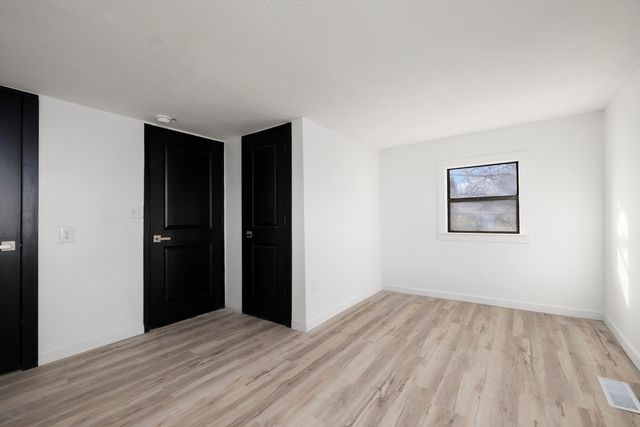 1077 E Blaine Street, Springfield, MO 65803