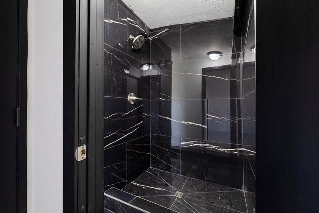 1077 E Blaine Street, Springfield, MO 65803