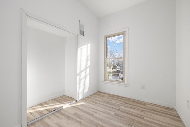 1077 E Blaine Street, Springfield, MO 65803