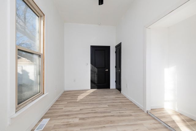 1077 E Blaine Street, Springfield, MO 65803