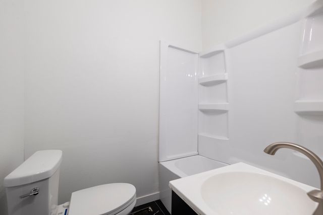 1077 E Blaine Street, Springfield, MO 65803