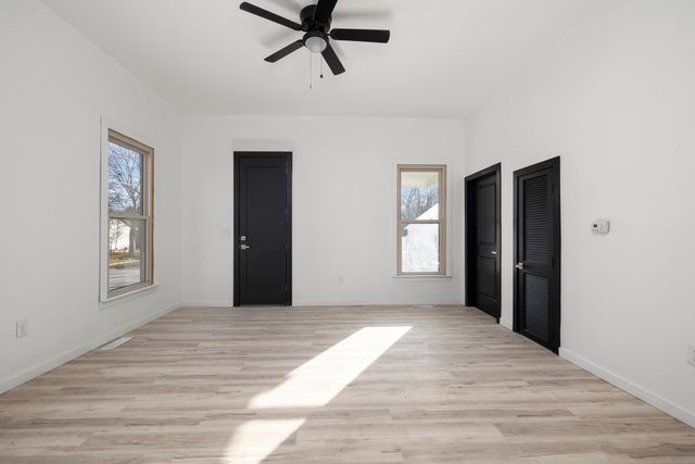 1077 E Blaine Street, Springfield, MO 65803